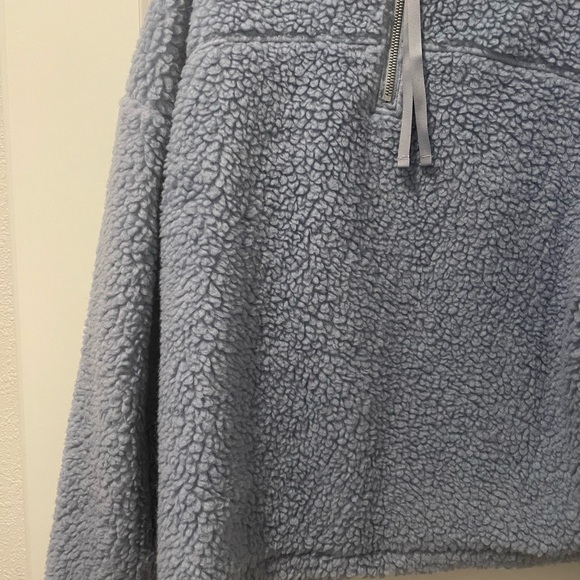 Lululemon pull over - Picture 3 of 5